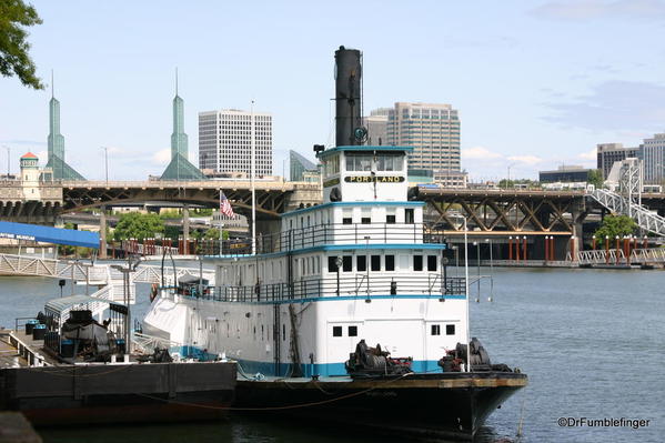 033 Oct 17 2013 Portland Willamette River and Portland ship